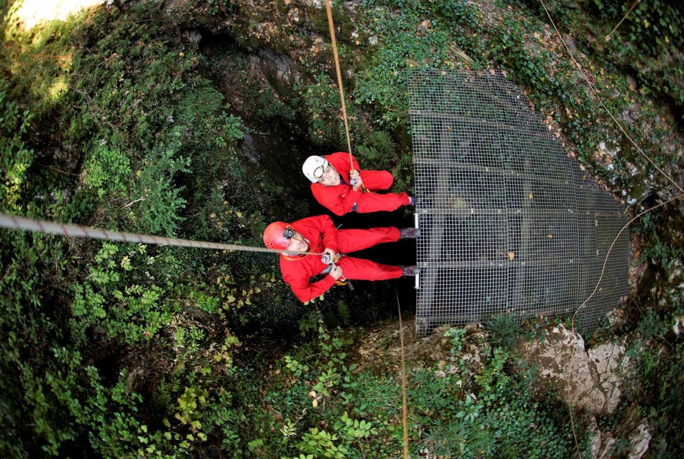 ardeche_speleo_adrenaline_descente_panoramique_rappel_orgnac_yannis_rungjpg.jpg